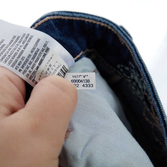 American Eagle Strigid Ripped Mom Jean Women's 6 Tall - Picture 11 of 11